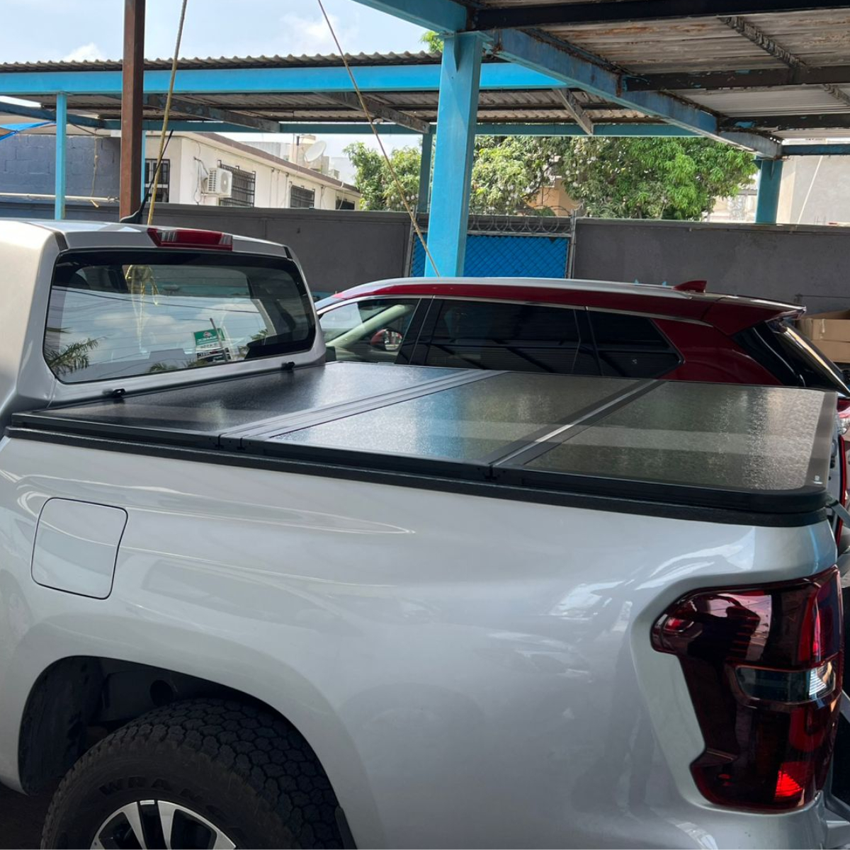 Tapa Batea Trifold Rigida Para Dodge Ram 1200 2023 A 2025 - Imagen 7