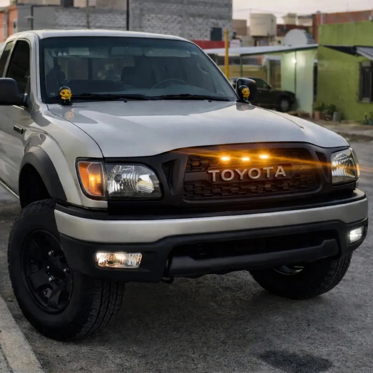 Parrilla Toyota Tacoma 2001-2004 Letras Led Ámbar Negro Mate - Imagen 3