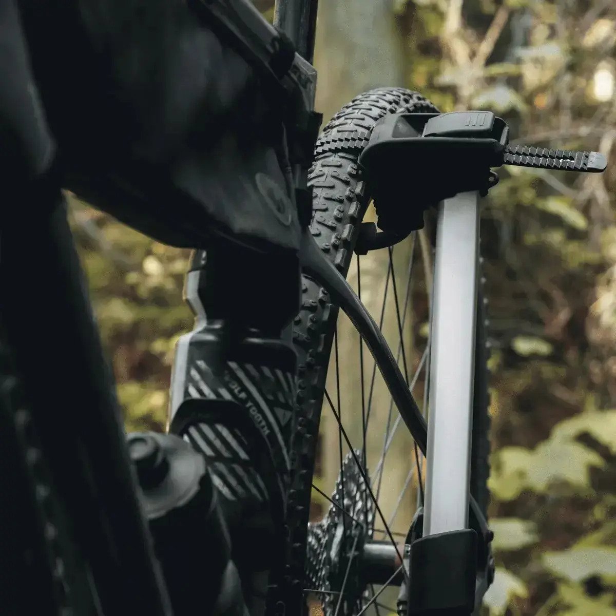 Portabicicletas De Tiron Con Luces Thule Epos (2 Bicicletas) Negro - Imagen 8