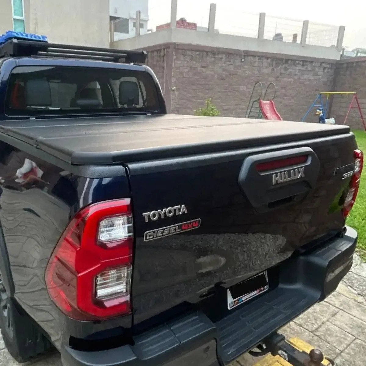 Tapa Batea Rígida Trifold Para Toyota Hilux 2024 A 2025 - Imagen 7