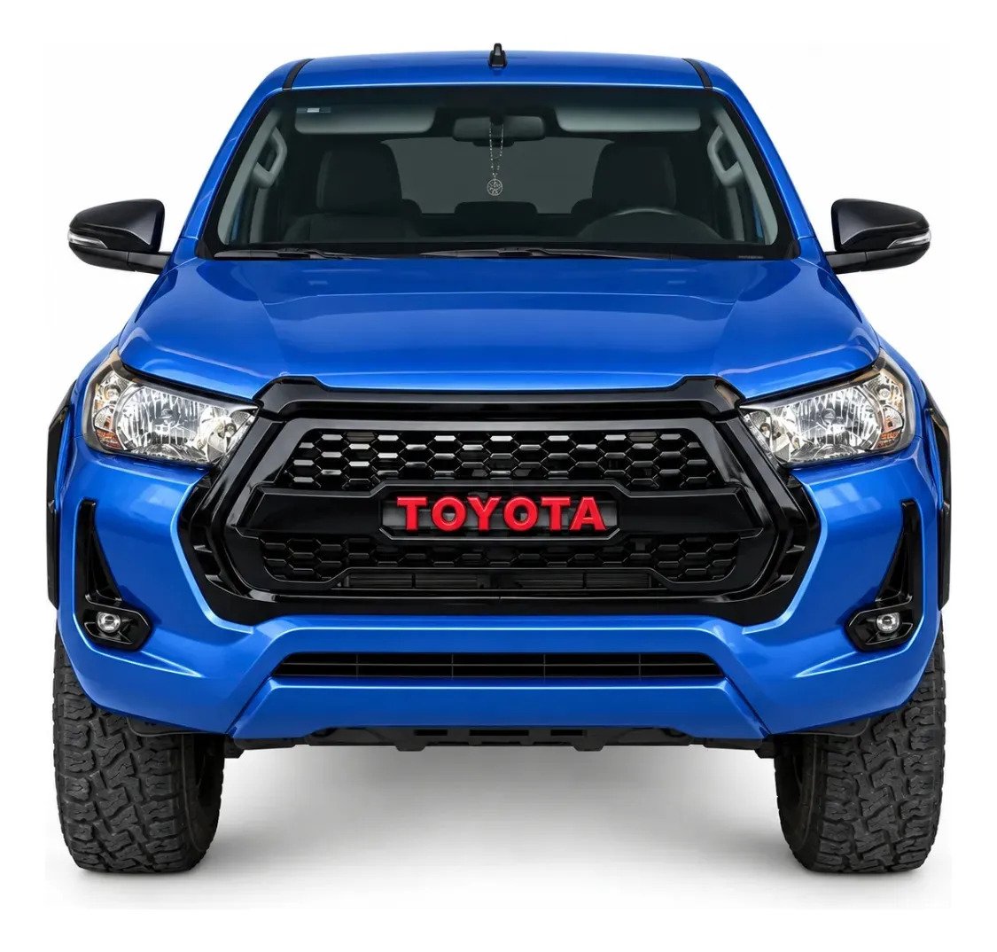 Parrilla Toyota Hilux Revo 2021-2025 Letras Rojas Negro Mate - Imagen 3